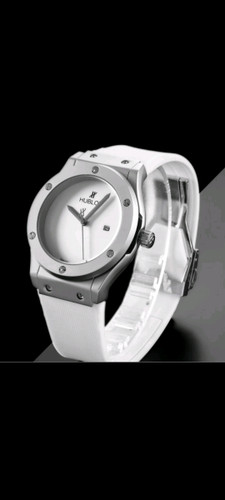 ساعت هابلوت بینگ بنگ طرح اتومات باجعبه چوبی